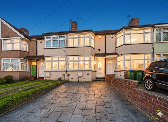 2 Bedroom Terraced House For Sale In Parkside Avenue, Bexleyheath, Kent, DA7