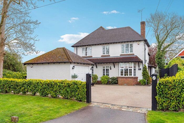 6 Bedroom Detached House For Sale In The Grove, Marshcroft Lane, Tring, HP23