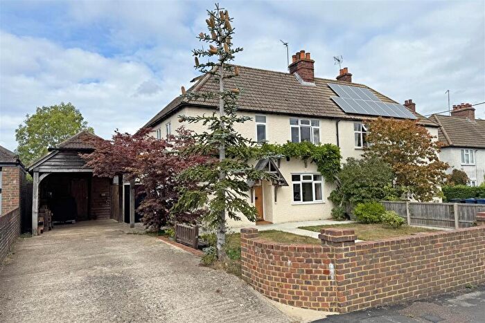 4 Bedroom Semi Detached House For Sale In Woodside Road Chiddingfold ***No Onward Chain***, GU8