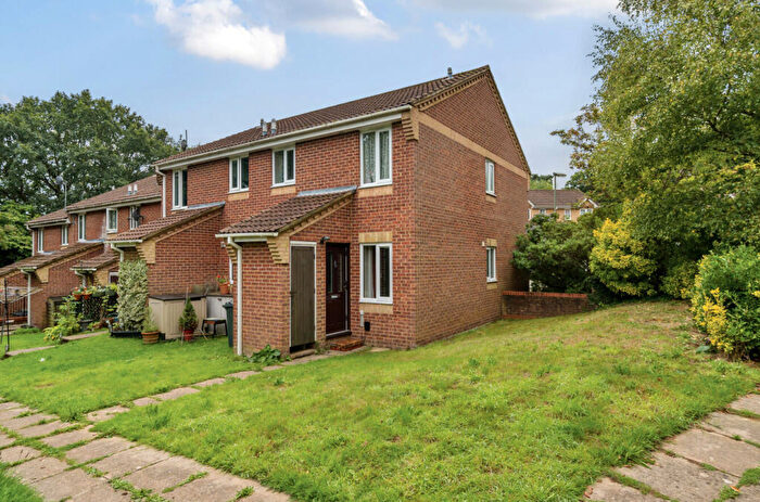 1 Bedroom Maisonette To Rent In Carters Walk, Farnham, Surrey, GU9