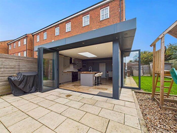 3 Bedroom Town House For Sale In Tudor Close, Brough, HU15