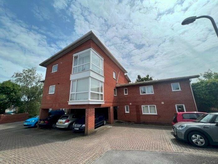 2 Bedroom Flat To Rent In Bowden House, Bowden Lane, Southampton, Hampshire, SO17