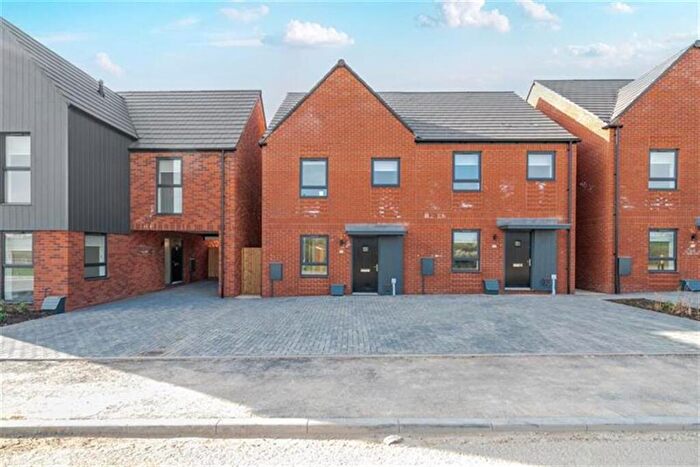 3 Bedroom Semi-Detached House To Rent In Bedroom Semi Detached House In Vermilion Way, Rugby, LU5