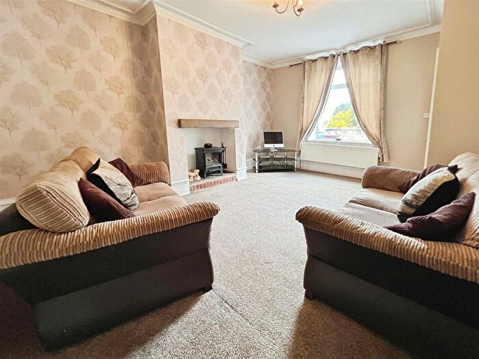 3 Bedroom Terraced House For Sale In Strathmore Close, Bradford, BD2