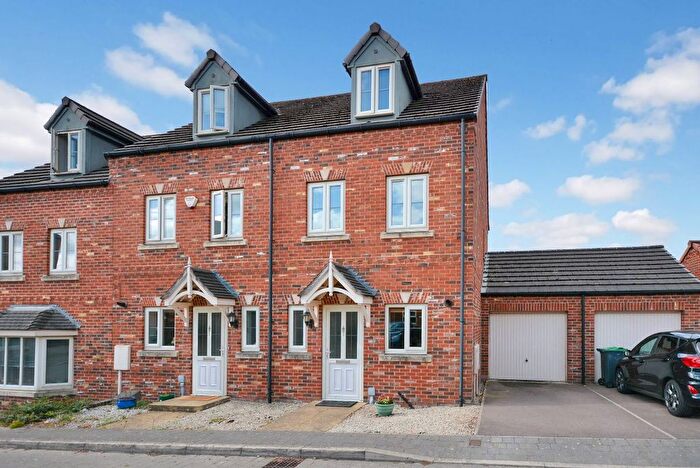 3 Bedroom Town House For Sale In Levertons Place, Hucknall, NG15