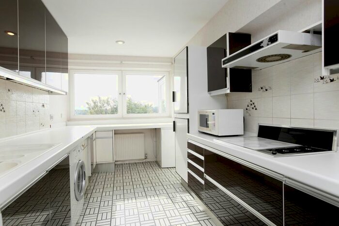 2 Bedroom Flat To Rent In Somerset Road, SW19