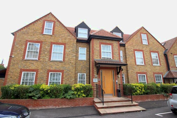 2 Bedroom Flat To Rent In Highfield Road, Bushey, WD23