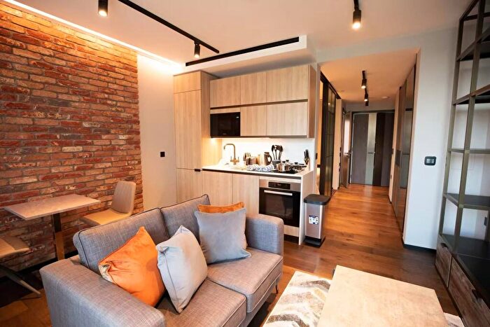 Apartment To Rent In Stage Apartments, Shorditch High Street, EC2A
