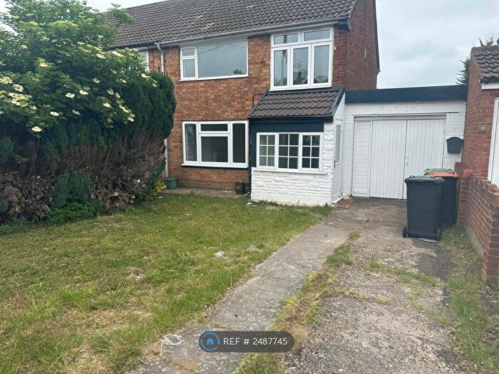 3 Bedroom Semi-Detached House To Rent In Linden Road, Dunstable, LU5