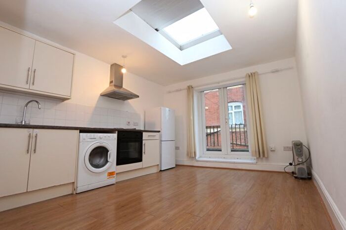 1 Bedroom Flat To Rent In Stamford Hill, London, N16