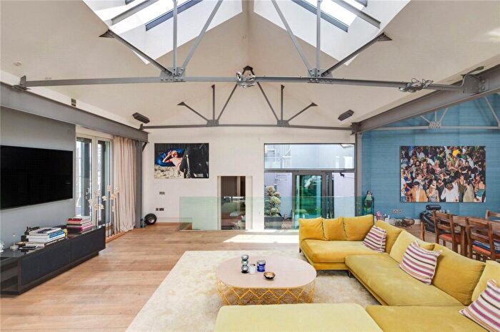 3 Bedroom House To Rent In Gloucester Avenue, London, NW1