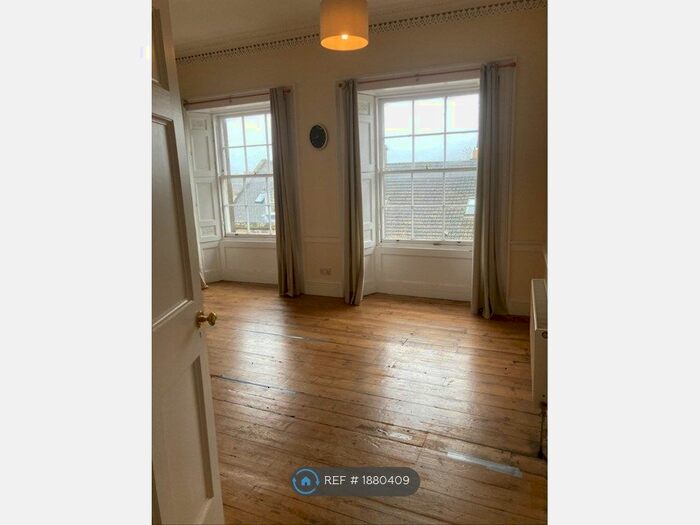 2 Bedroom Flat To Rent In Crossgate, Cupar, KY15