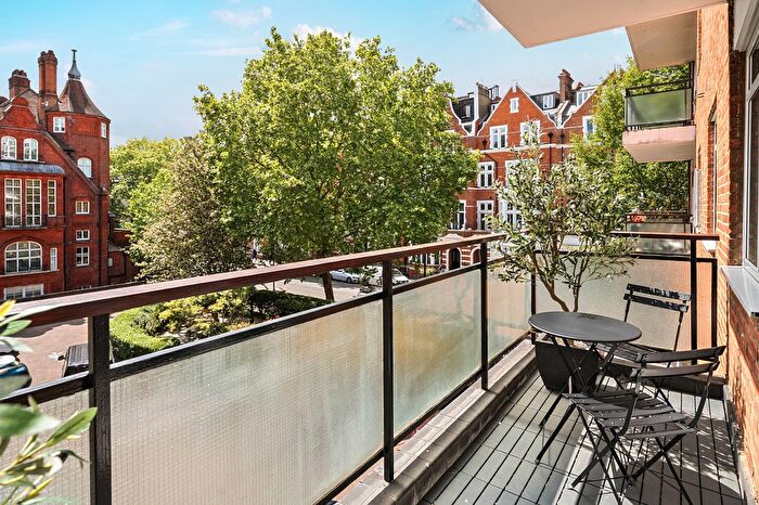 2 Bedroom Flat For Sale In Palace Court, London, W2