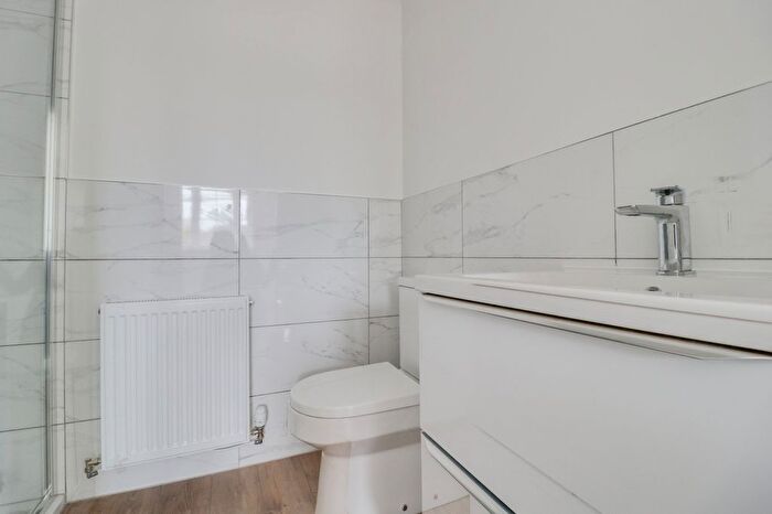 4 Bedroom Detached House For Sale In Congregation Fold, Eccleshill, Bradford, BD2