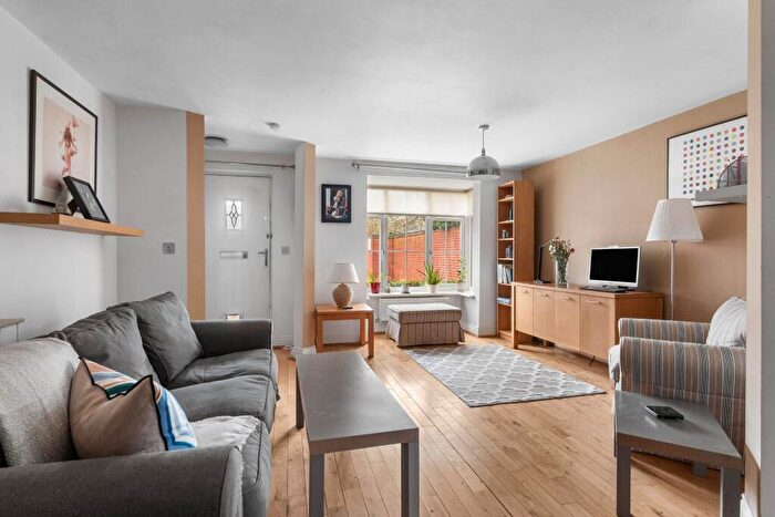 1 Bedroom Flat For Sale In Flax Close, Alcester, B49