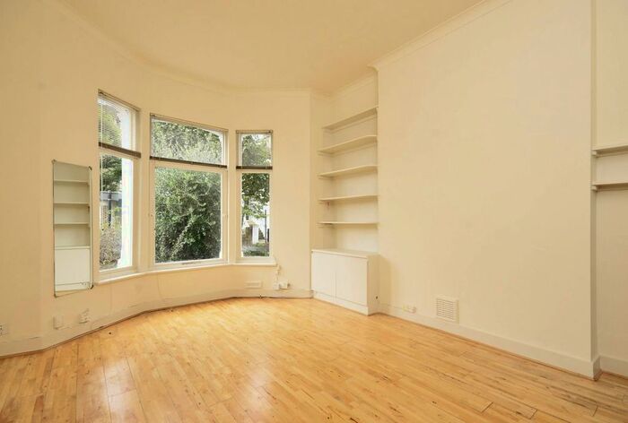 1 Bedroom Flat To Rent In Endlesham Road, Clapham South, London, SW12