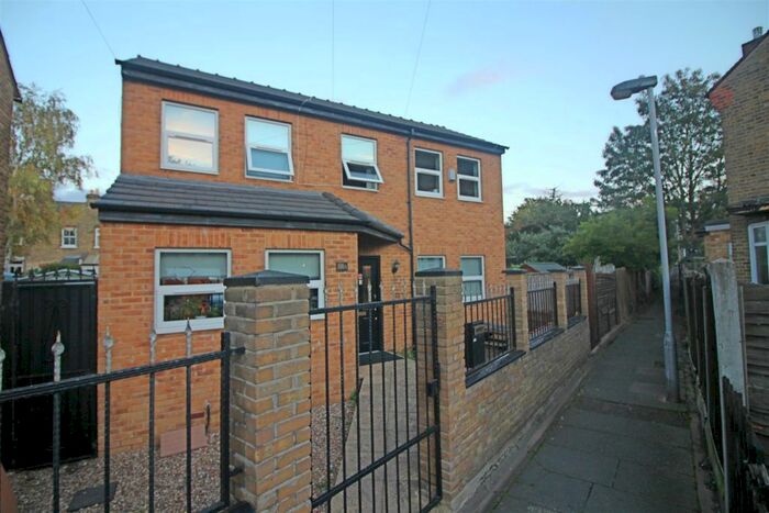 4 Bedroom Detached House To Rent In Shernhall Street, E17