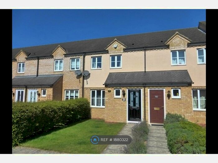 2 Bedroom Terraced House To Rent In Siskin Close, Royston, SG8