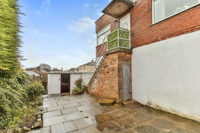 2 Bedroom Flat To Rent In Cecil Court, Ryndleside, Scarborough, North Yorkshire, YO12