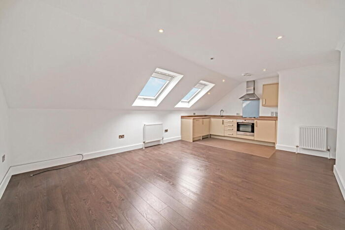 2 Bedroom Apartment For Sale In Brampton Road, Bexleyheath, DA7