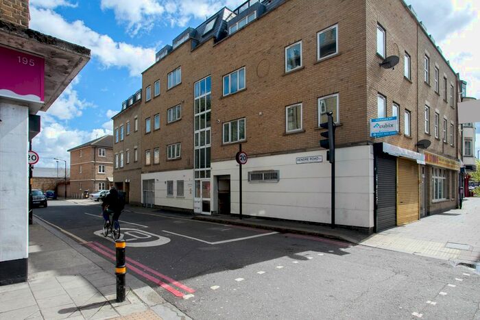 4 Bedroom Flat To Rent In Hendre Road, Elephant And Caslte, SE1