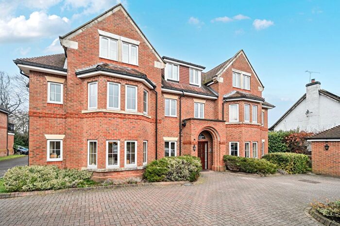 2 Bedroom Flat For Sale In Yew Barton Court, Aldershot Road, Fleet, Hart, GU52