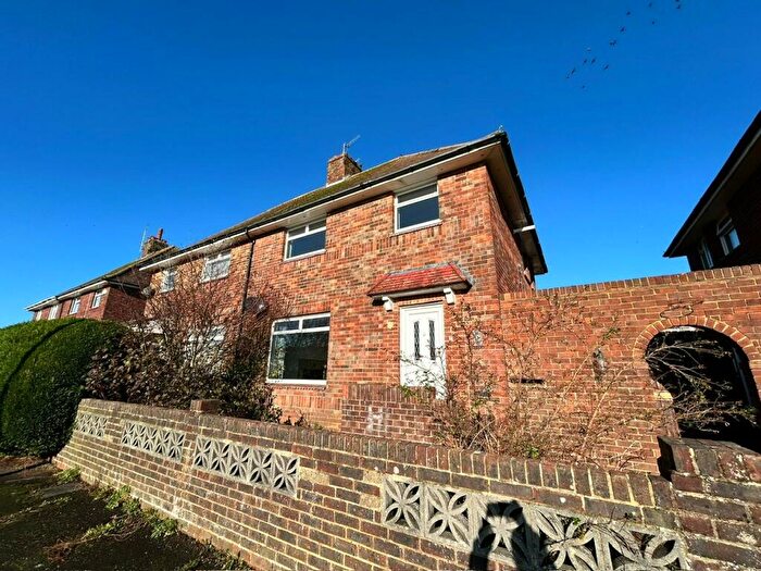 3 Bedroom Semi-Detached House To Rent In Amberly, BN3