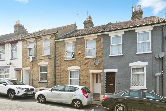 3 Bedroom Terraced House For Sale In Pagitt Street, Chatham, Kent, ME4