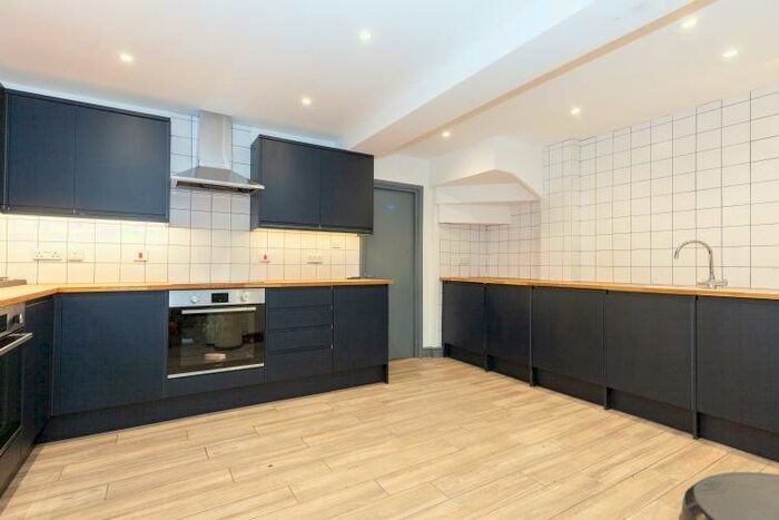 6 Bedroom House To Rent In Horwood Close, Headington, OX3