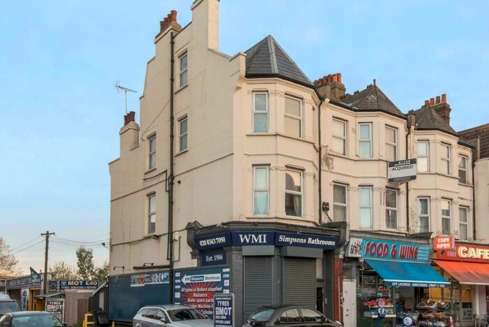 2 Bedroom Apartment To Rent In High Road, London, N12