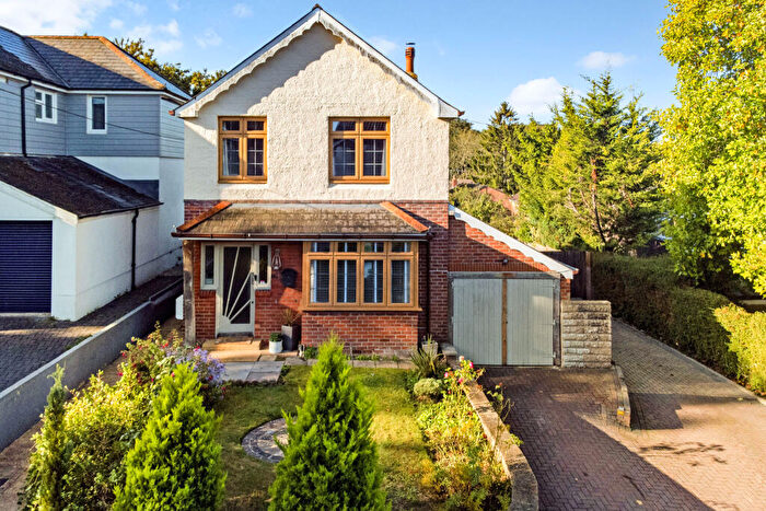 3 Bedroom Detached House For Sale In Mount Pleasant Road, Alton, GU34