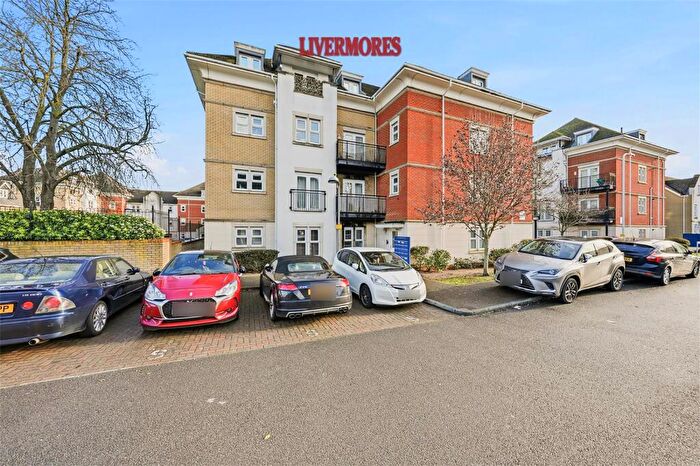 2 Bedroom Flat For Sale In Crawford Avenue, Dartford, DA1