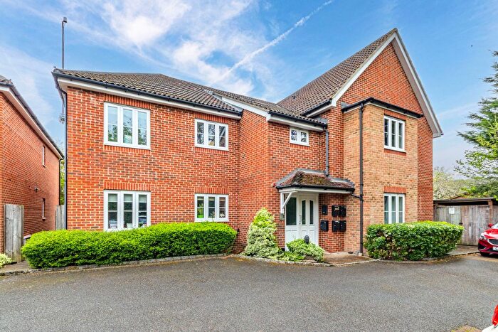 2 Bedroom Flat For Sale In New Haw, Addlestone, Surrey, KT15