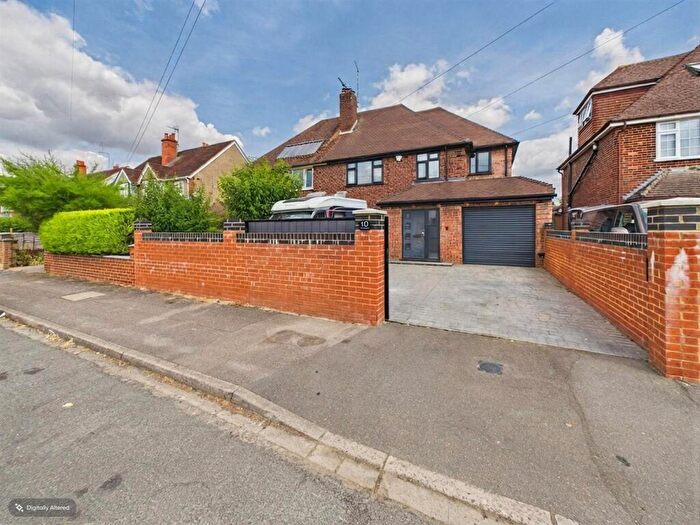 5 Bedroom Semi Detached House For Sale In Crescent Road, Tilehurst, Reading, RG31