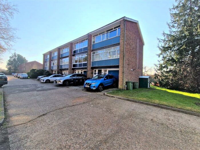 1 Bedroom Flat To Rent In Abbots Park, St. Albans, Hertfordshire, AL1