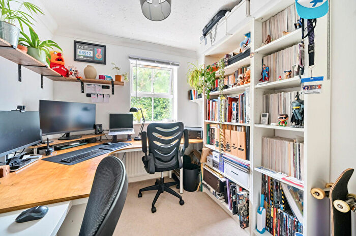 2 Bedroom Flat For Sale In Hulse Road, Banister Park, Southampton, Hampshire, SO15