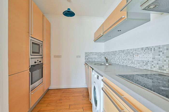 2 Bedroom Flat To Rent In Mermaid Court, Canada Water, London, SE16