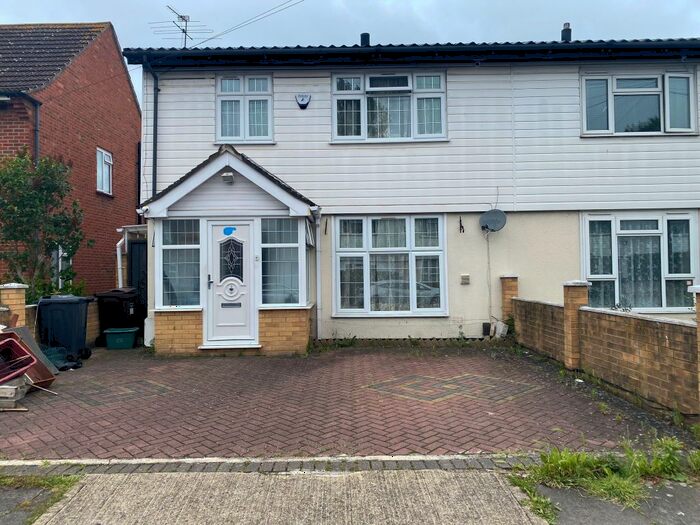 4 Bedroom Semi-Detached House To Rent In Stansfield Road, Hounslow, TW4