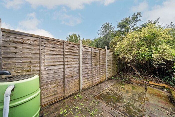 3 Bedroom Flat To Rent In Robin Hood Way, London, SW15