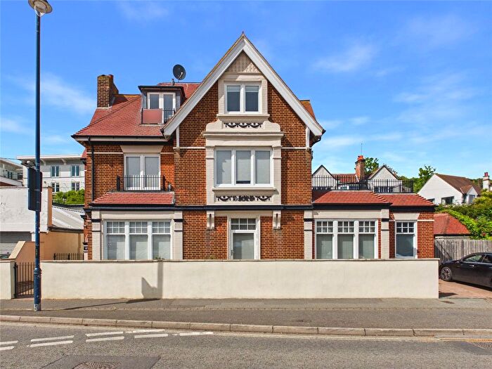 2 Bedroom Flat For Sale In Undercliff Road West, Felixstowe, Suffolk, IP11