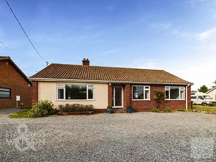 3 Bedroom Detached Bungalow To Rent In Fairlands Toprow, Wreningham, NR16