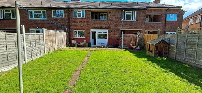 1 Bedroom Flat For Sale In Beech Drive, Borehamwood, WD6