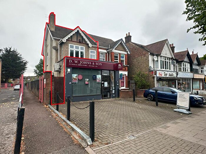 3 Bedroom Flat For Sale In Station Road, Chingford, London, E4