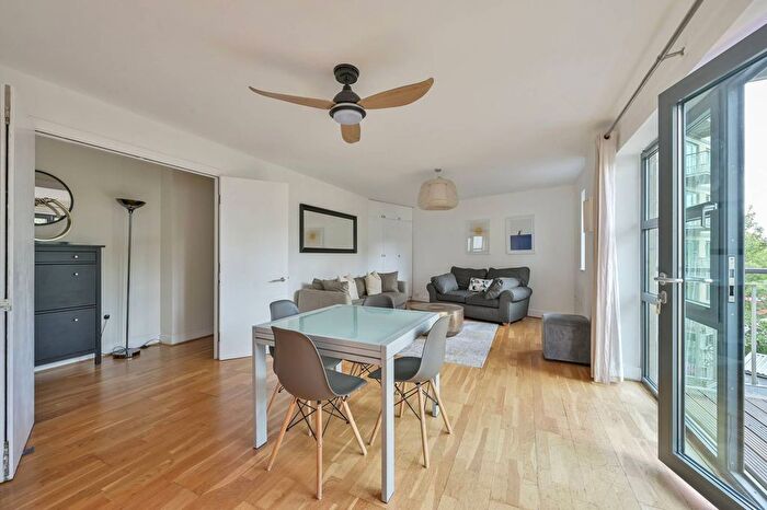 2 Bedroom Flat To Rent In Chapter Way, South Wimbledon, London, SW19