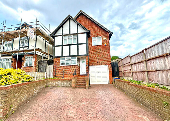 4 Bedroom Detached House For Sale In Wanstead Park Road, Ilford, IG1