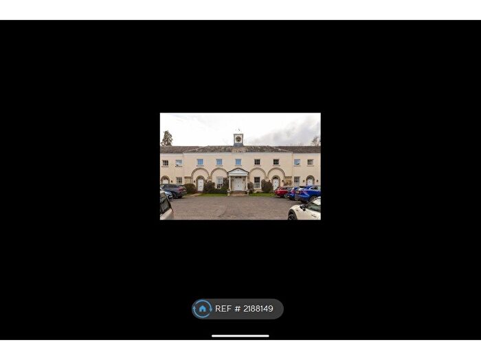 2 Bedroom Flat To Rent In Shardloes, Amersham, HP7