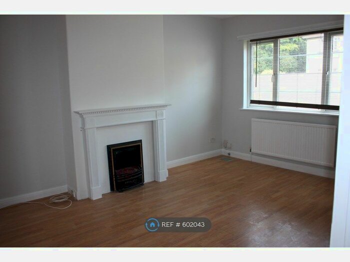 2 Bedroom Flat To Rent In Leeds, Leeds, LS17