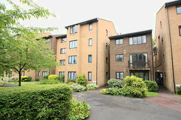 Flat To Rent In The Rowans, Woking, GU22