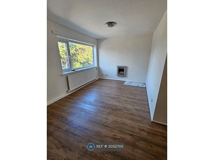 2 Bedroom Flat To Rent In Totland Close, Manchester, M12