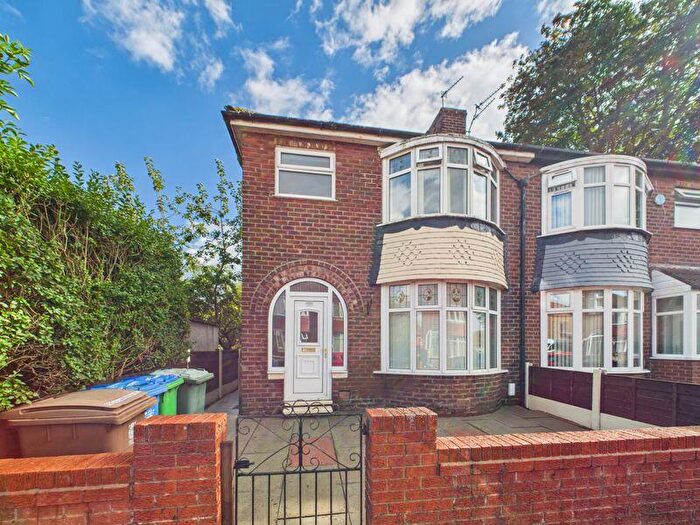 3 Bedroom Semi-Detached House For Sale In Acresfield Road, Middleton, Manchester, M24
